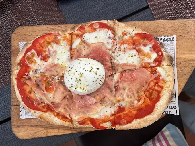 Pizza Gusto con burrata